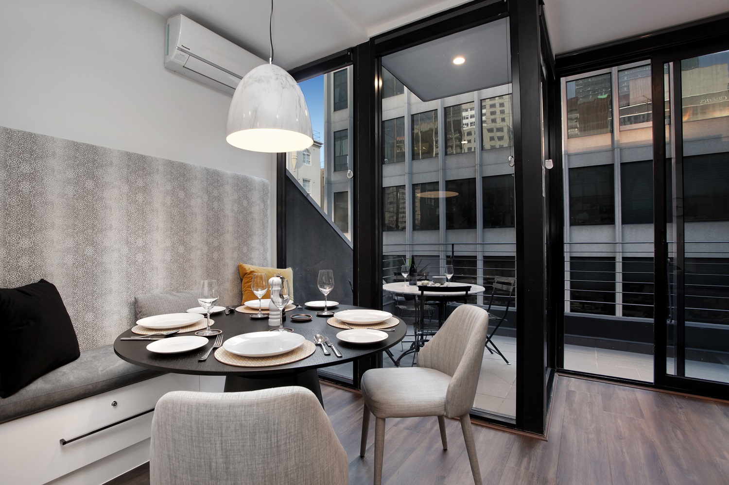 Accommodation Melbourne CBD dining and balcony areas